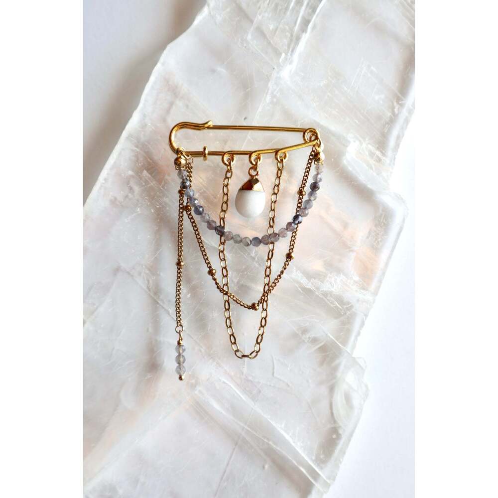 Celune – Iolite Chain Pin Brooch with White Jade Charm